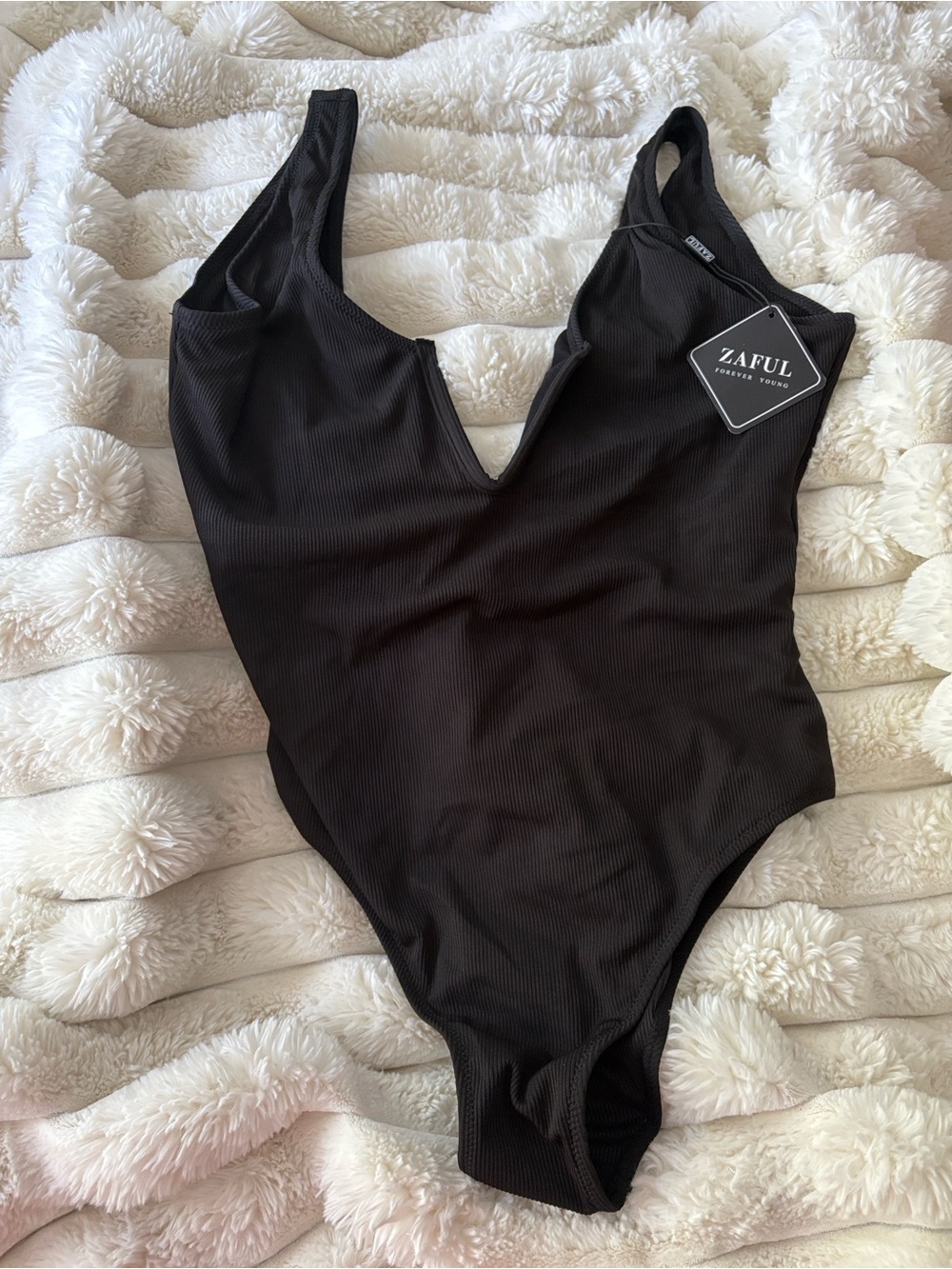 Zaful Black Ribbed V-Neck One-Piece Swimwear
